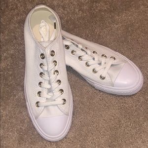 new white converse!!